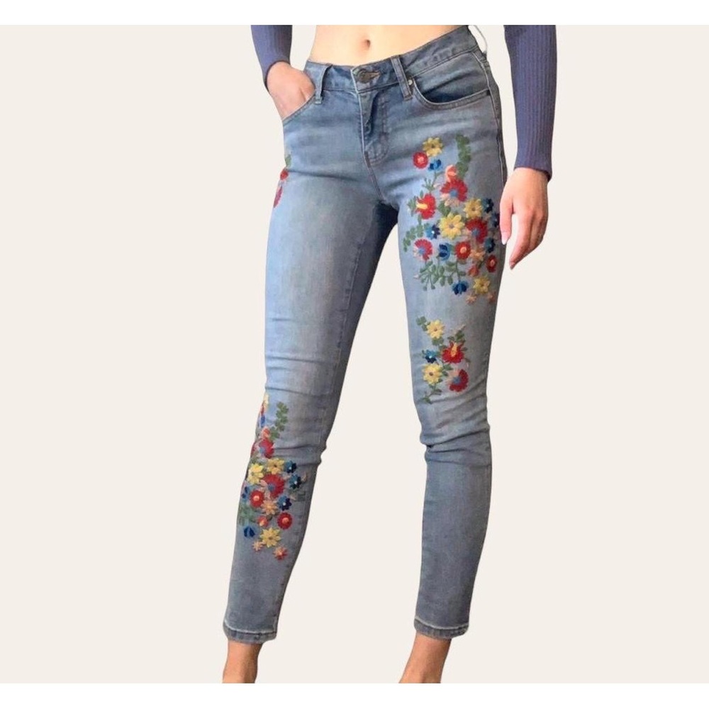 Earl Jean Skinny Ankle Embroidered Jean Size 10